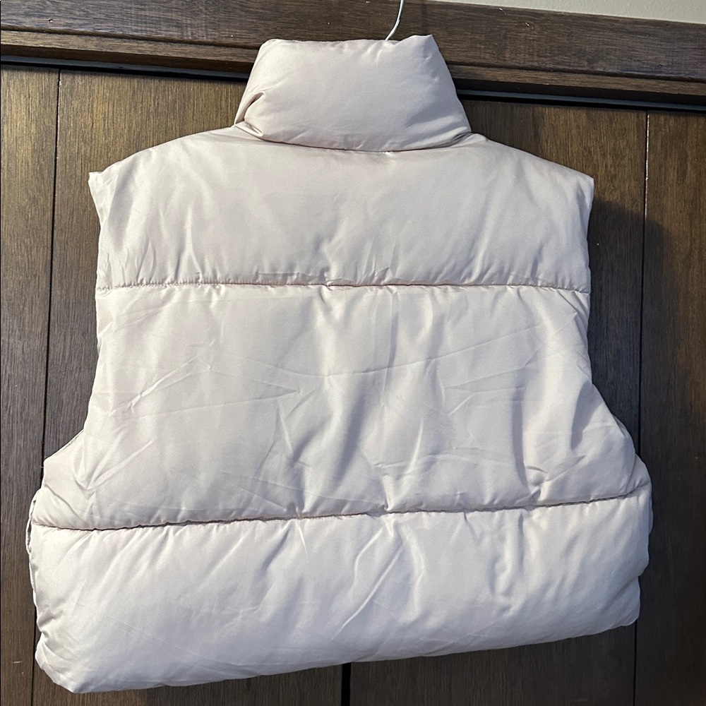 Aeropostale Light Beige Puffer Vest. Size large. No tags. Never worn. - Picture 5 of 5